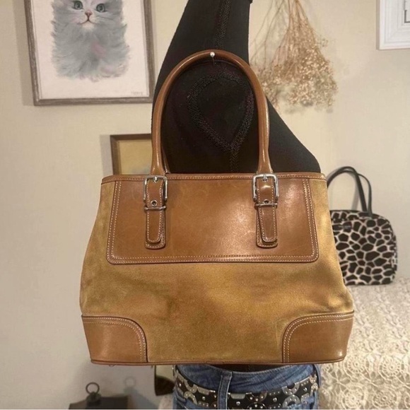 Coach Vintage (2004) Elegant Brown Leather Tote Bag - Picture 7 of 8